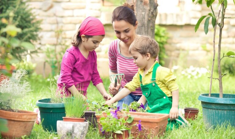 Gardening_with_Kids_How_It_Affects_Your_Childs_Brain_Body_and_Soul-Hero.jpg